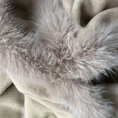 Donna Lia | Elegant Kappe med Pelskant