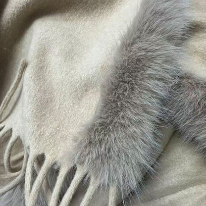 Donna Lia | Elegant Kappe med Pelskant